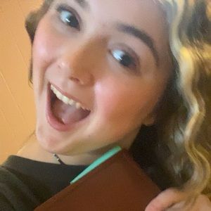 Meet your Posher, Chloe